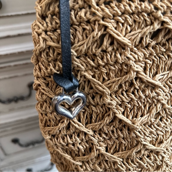 Brighton Shelly Shoulder Handbag Natural Material with Patterned Inside - Picture 4 of 11